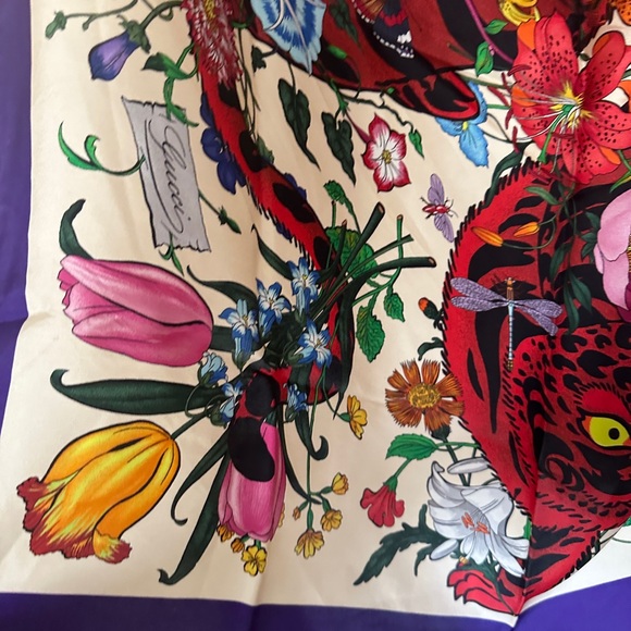 GUCCI FLORA PRINT SILK SCARF - Picture 7 of 12